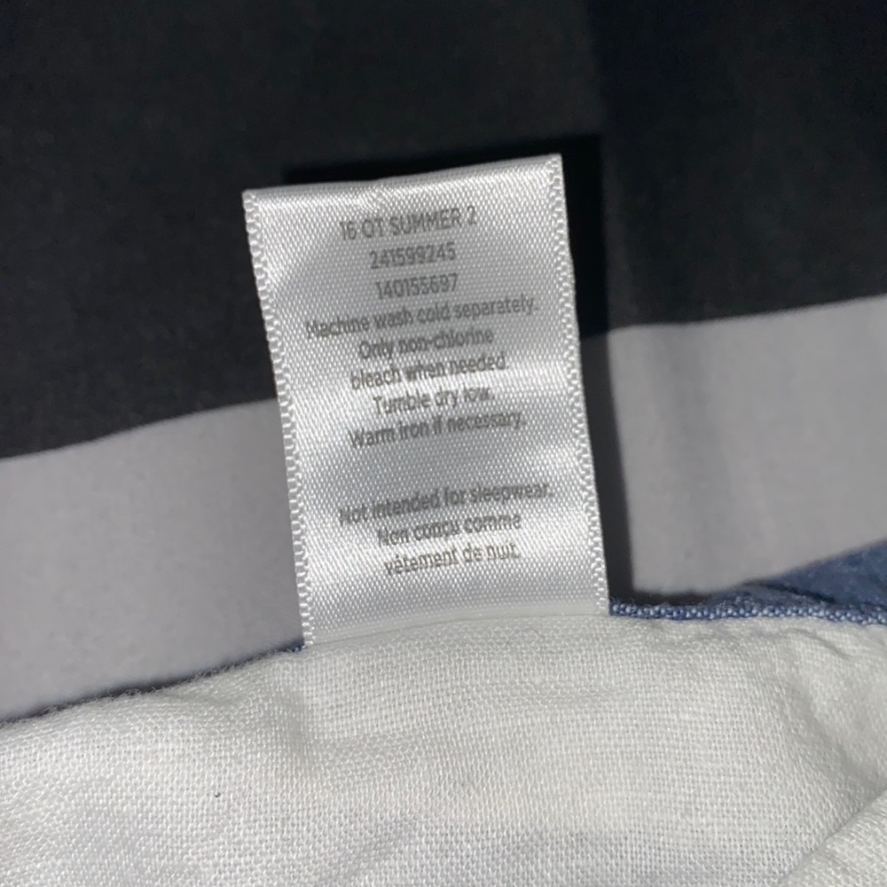 White button down shirt - Picture 4 of 4